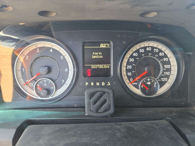 2016-ram-2500-tradesman-crew-cab-/-lwb-4d-image-17