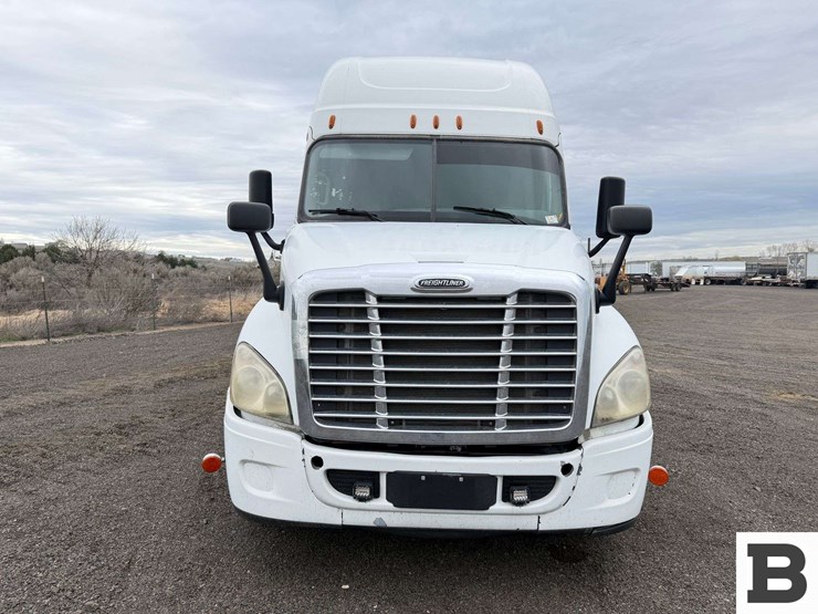 2018-freightliner-cascadia-125-image-8