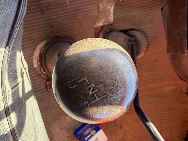 1979-ford-800-image-47