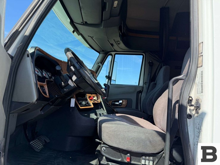 2012-international-prostar-image-57