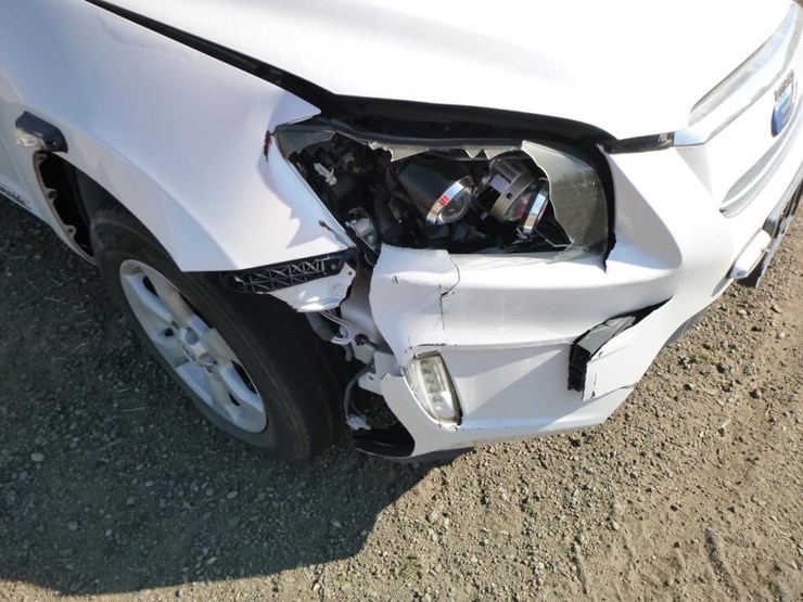 2014-toyota-rav4-image-25