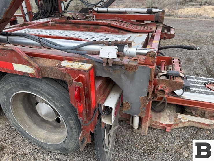 2013-peterbilt-388-image-22