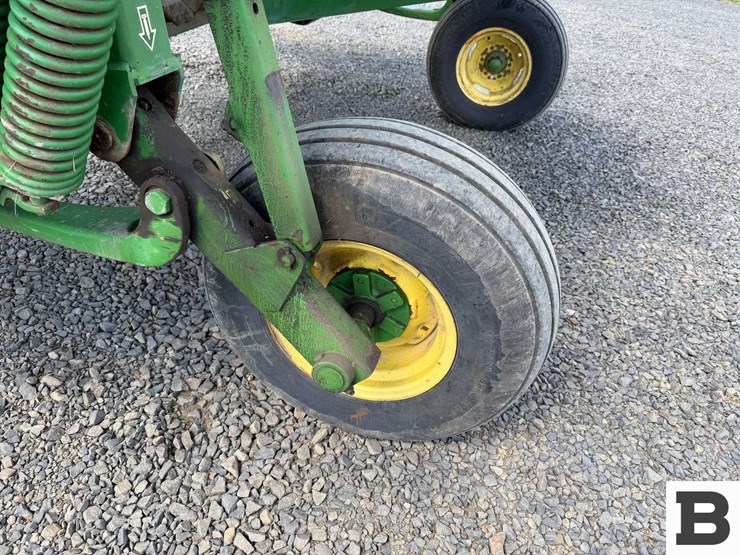 john-deere-820-image-22