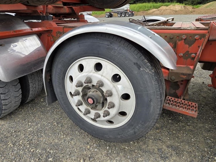 2016-peterbilt-367-image-48