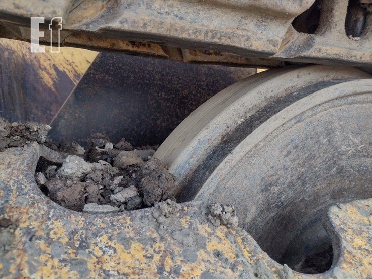 2008-deere-750j-lt-image-25