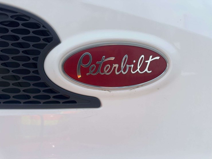 2018-peterbilt-579-image-14