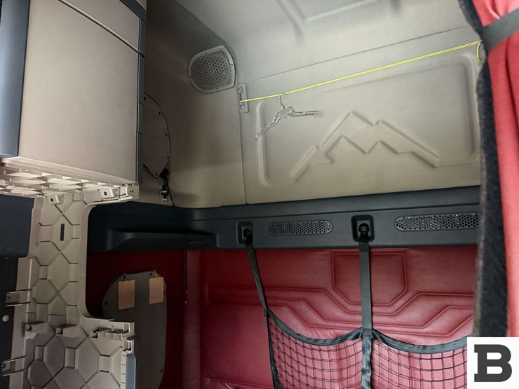 2018-freightliner-cascadia-125-image-69