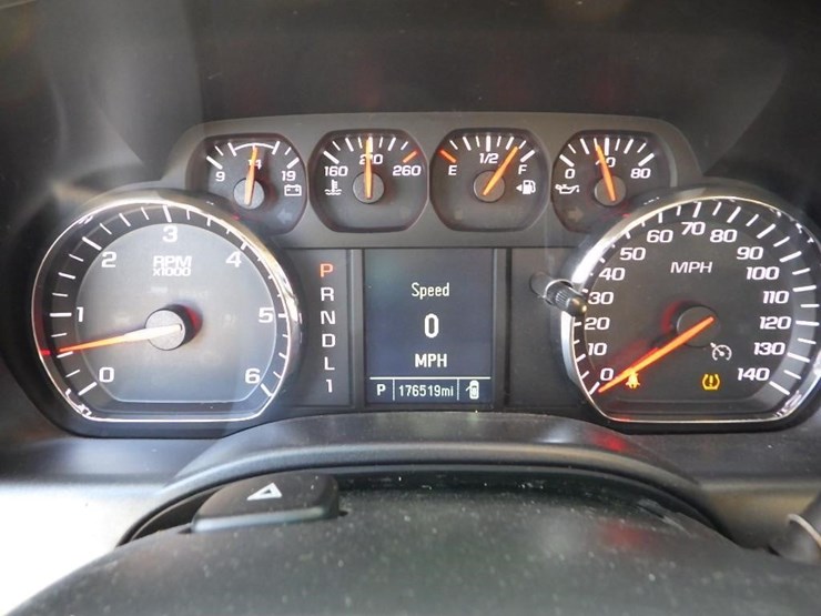 2017-chevrolet-2500hd-image-32