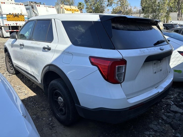 2021-ford-explorer-police-interceptor-image-4