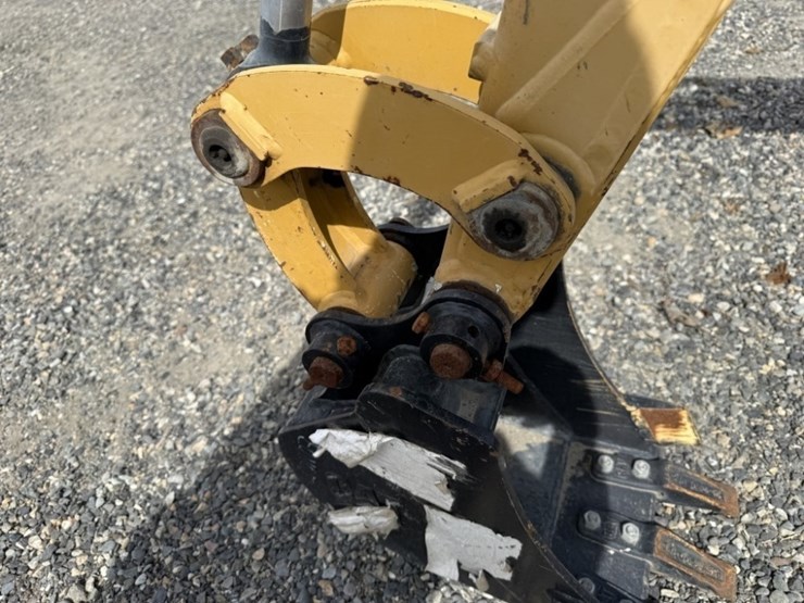 2017-caterpillar-301.7d-image-12
