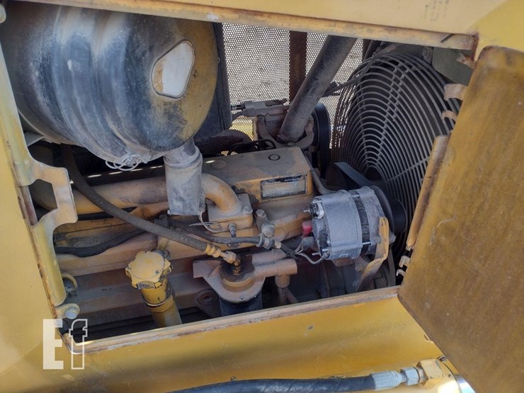 2005-deere-700h-xlt-image-39