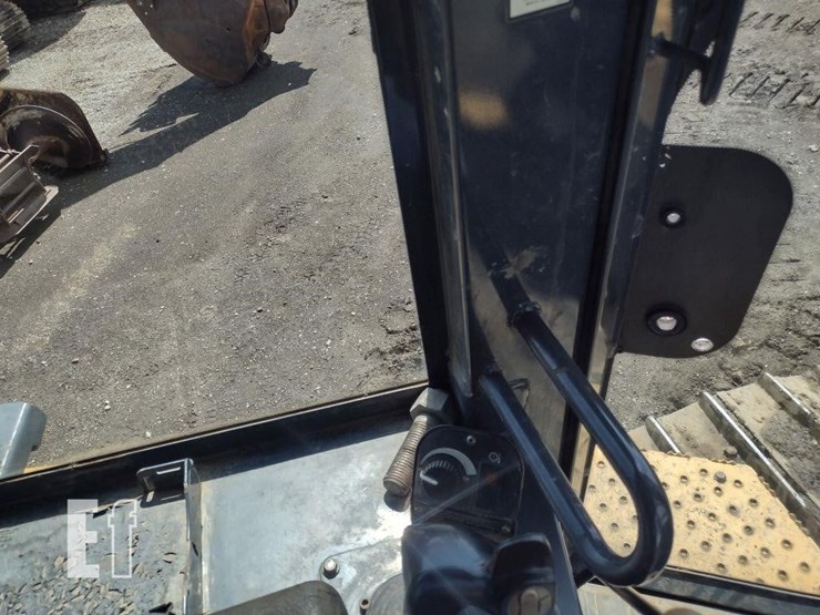 2008-deere-750j-lt-image-10