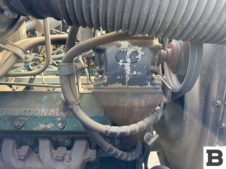 1985-international-1854-flatbed-truck-image-39