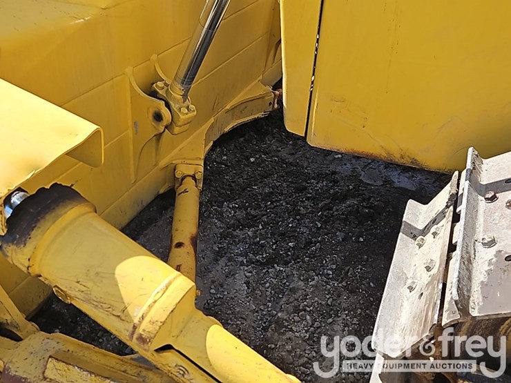 2005-komatsu-d65ex-15-image-18