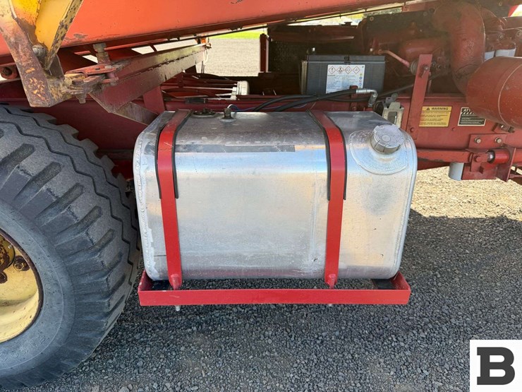 new-holland-1085-image-45