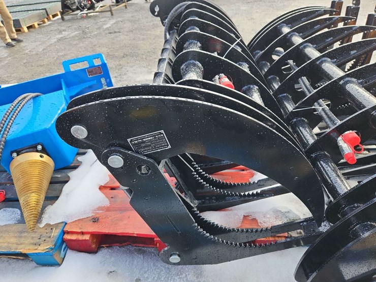 future-ft-se61-skid-steer-grapple-image-2