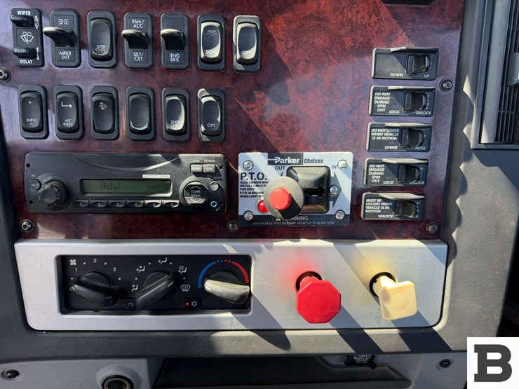 2012-freightliner-coronado-sd-tractor-truck-image-73