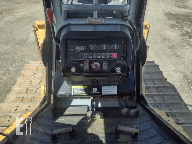 2004-deere-700h-image-7