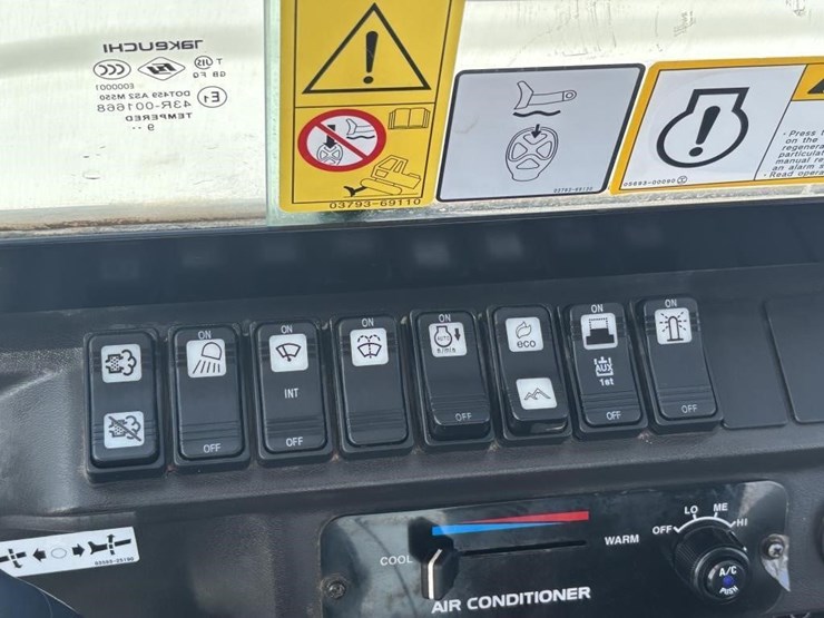 2020-takeuchi-tb240-image-36