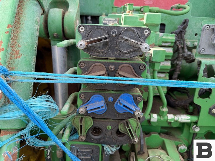 2013-john-deere-7200r-image-32