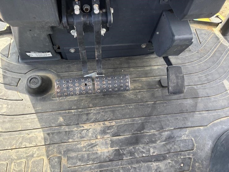 2019-deere-310l-ep-image-47