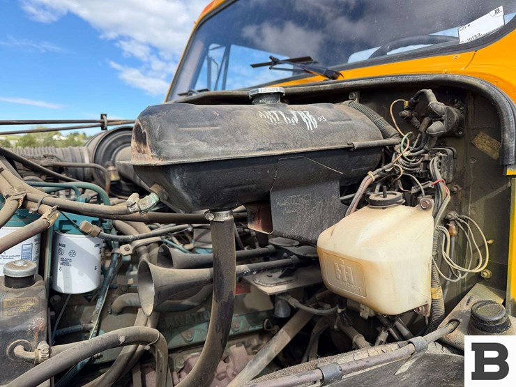 1985-international-1854-flatbed-truck-image-36