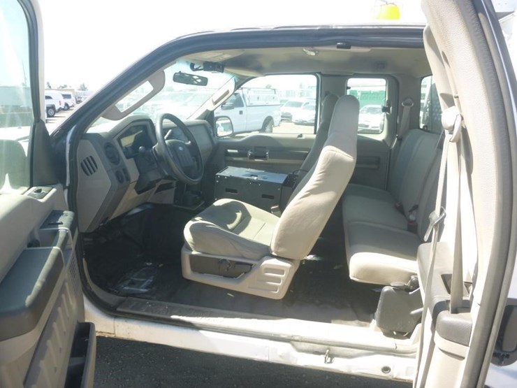 2008-ford-extra-cab-utility-truck-image-8