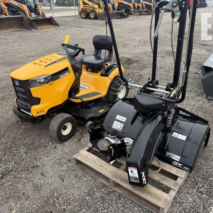 2019 CUB CADET XT1 LT46