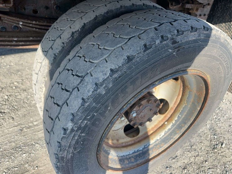 2020-hino-195-image-10