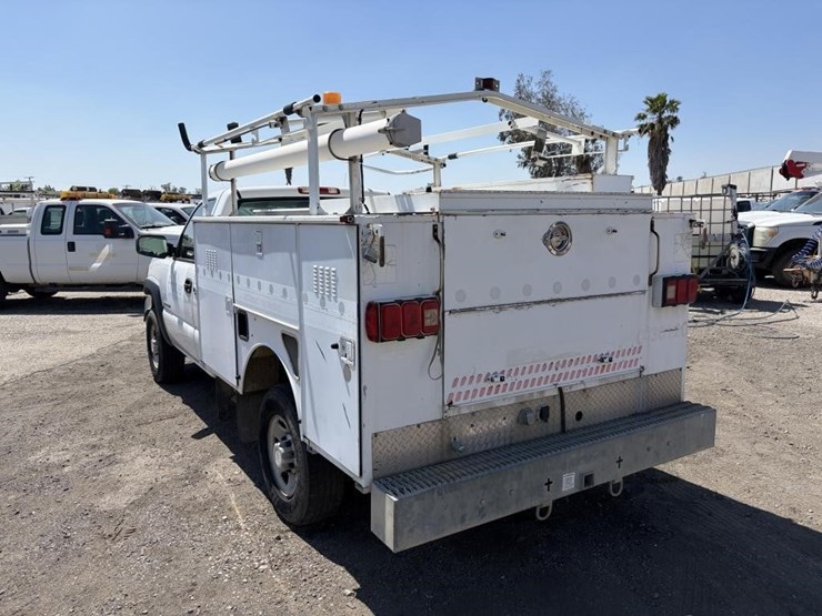 2004-chevrolet-silverado-2500hd-image-4