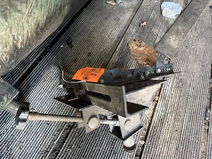 #10394-•-transmission-floor-jack-attachment-image-5