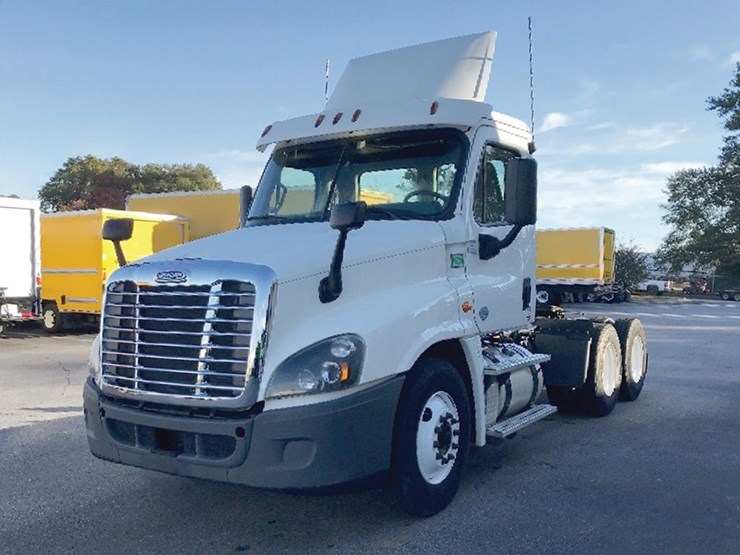 2017-freightliner-cascadia-125-image-1