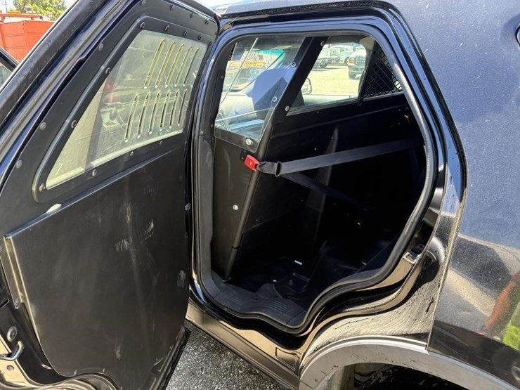 2015-ford-explorer-police-interceptor-image-11