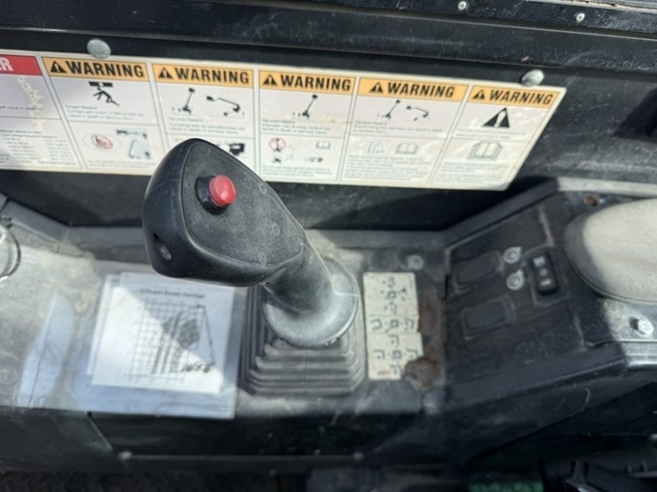 2014-genie-gth844-image-30