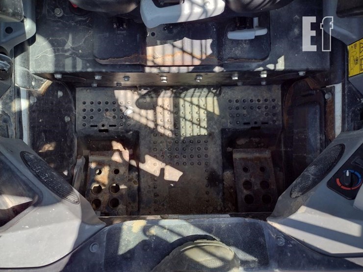 2021-bobcat-t595-image-13