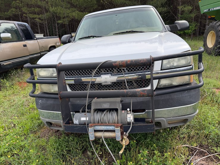 2004-chevrolet-silverado-2500-image-3