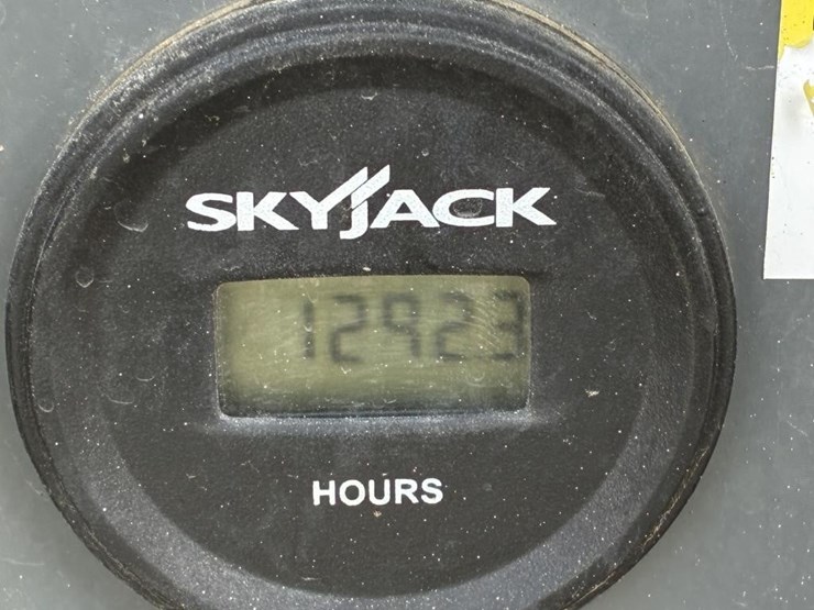 2019-skyjack-sj6826rt-image-15
