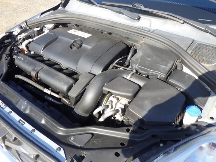 2013-volvo-xc60-image-10
