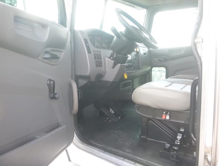 2014-auto-crane-6006h-image-16