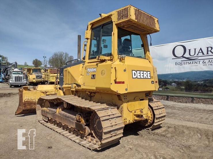 2004-deere-700h-image-38