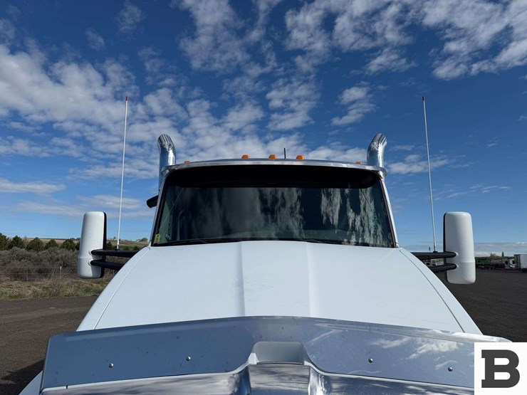 2017-kenworth-t880-image-9