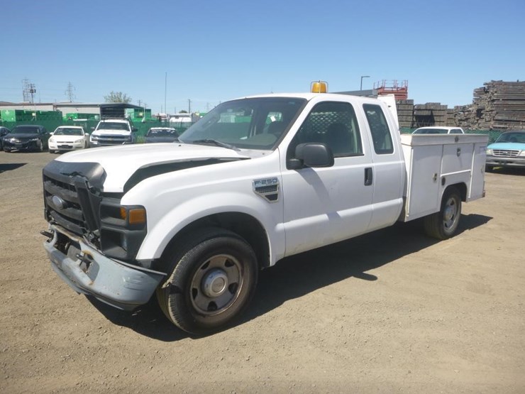 2008-ford-extra-cab-utility-truck-image-1