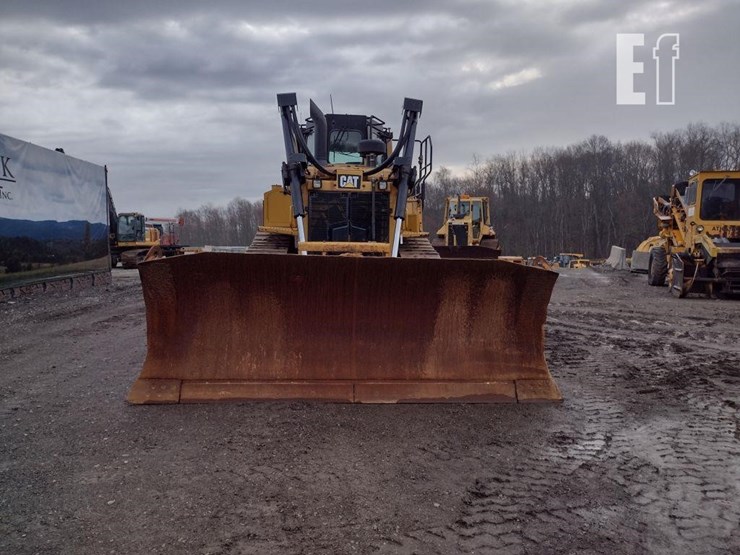 2015-caterpillar-d6t-xl-image-2