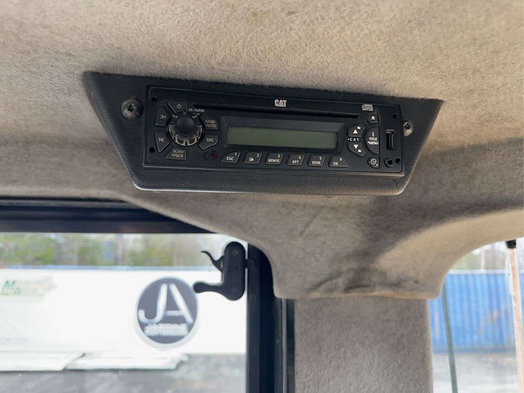 2011-caterpillar-it14g-image-29