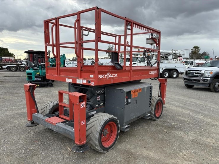 2019-skyjack-sj6826rt-image-3