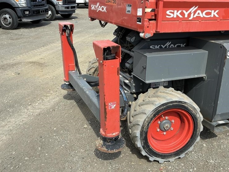 2019-skyjack-sj6826rt-image-5