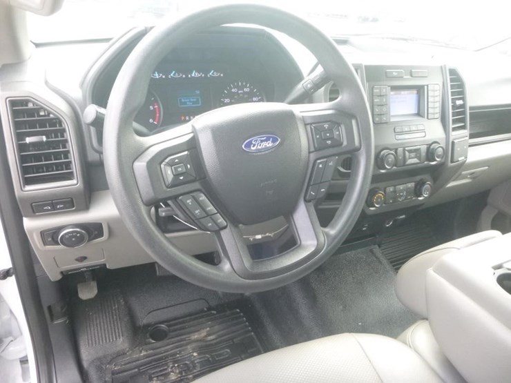 2022-ford-f450-xl-image-16