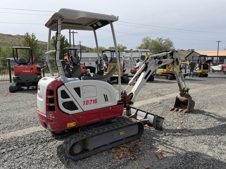 2017-takeuchi-tb216-image-4