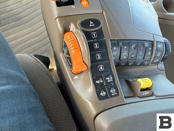 2021-john-deere-7r-210-image-79