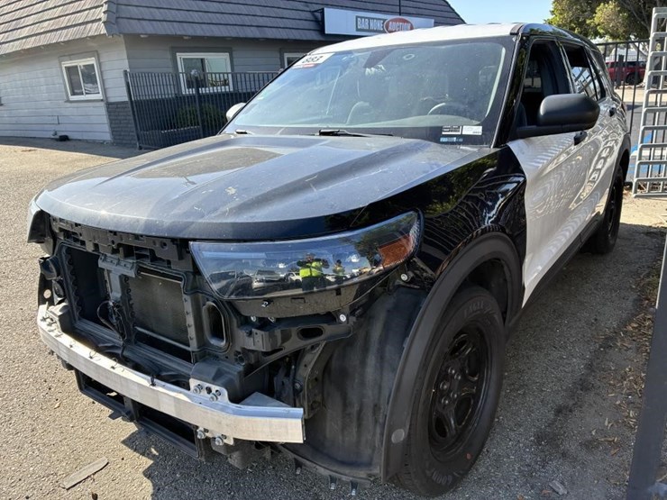 2021-ford-explorer-police-interceptor-image-1